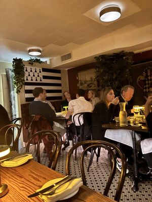 Le Tout Va Bien - French Restaurant by null