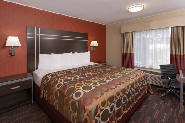 Best Western Plus Raffles Inn & Suites by null