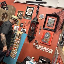 Good Vibrations Tattoo - Artista piercings, básicos, exóticos, privados, baby ears, dermales, Y lip tattoo