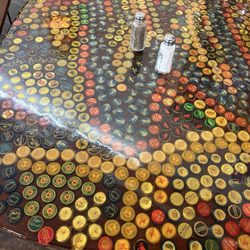 Montage - Beer cap table
