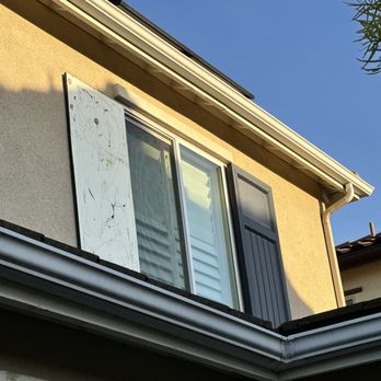 Naran Handyman - Before picture of broken shutter - Handyman Near Me - Irvine, California