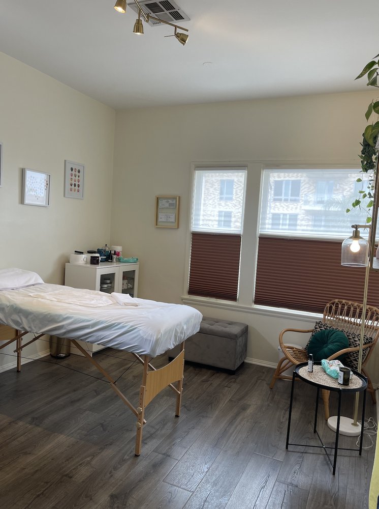 Sugar & Lash Collective Logo