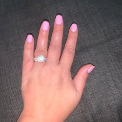 Luxy Nails Bar