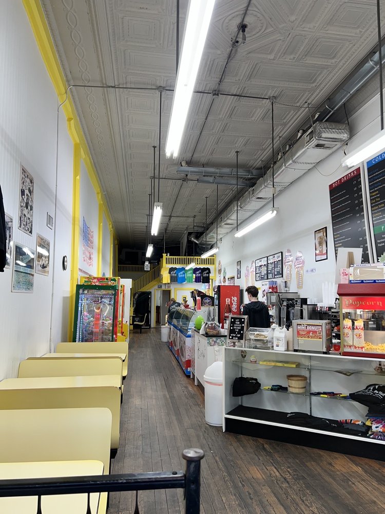 Scoops Ice Cream, Washington Roadtrippers