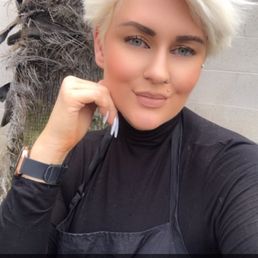 Elizabeth Hairstylist @ Fantastic Sams on Van Buren Blvd and Lincoln Elizabeth Hairstylist @ Fantastic Sams on Van Buren Blvd and Lincoln