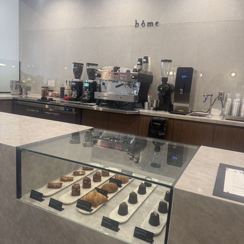 The counter is so elegant and clean The counter is so elegant and clean