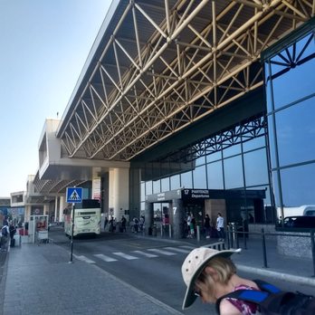Milano Malpensa - Terminal 1 - wife at our cab drop off point from Baseno - Airport Terminals Near Me - Ferno, Virginia