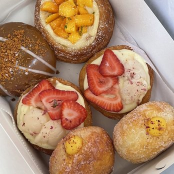 Rose Ave Bakery - strawberry rose lychee donut, passion fruit donut, dulce de leche donut - Bakeries Near Me - Washington, DC, District of Columbia Rose Ave Bakery - strawberry rose lychee donut, passion fruit donut, dulce de leche donut - Bakeries Near Me - Washington, DC, District of Columbia