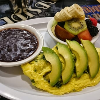 Curbside Cafe - Veggie omelette with fruit - Breakfast & Brunch Near Me - Vista, California