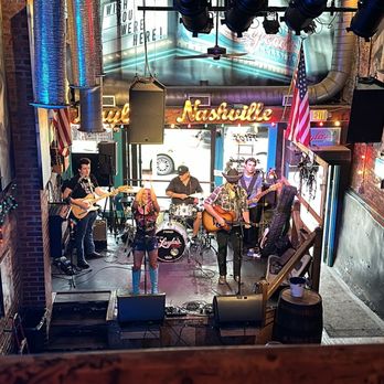 Layla's Honky Tonk - Bars Near Me - Nashville, Tennessee
