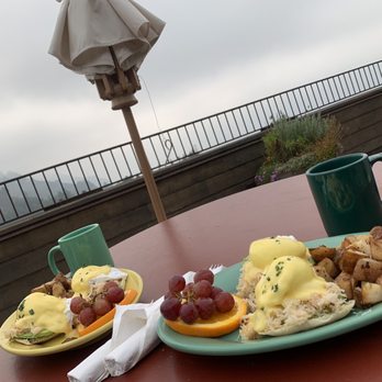 Cafe Kevah - Eggs benny w fresh Dungeness crab - New American Near Me - Big Sur, California