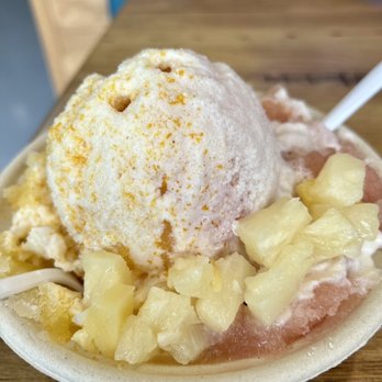 Ali'i Poke - Carmel - a bowl of ice cream and fruit - Poke Near Me - Carmel, Indiana