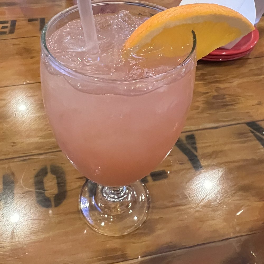 Hurricane Grill & Wings - Sangraría - Chicken Wings Near Me - Miami, Florida