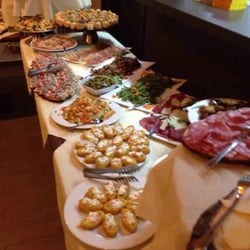 SoldOut - Buffet iniziale del SoldOut di passirana. Altri piatti seguiranno a breve.