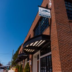 Town and Mountain Realty - Front of Town and Mountain Office