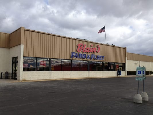 Blain S Farm Fleet Rockford Illinois Sporting Goods 4725 W State St Rockford Il Phone Number Yelp