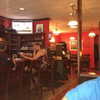 Hunter’s Bar and Grill - Bar area - American Near Me - Potomac, Maryland