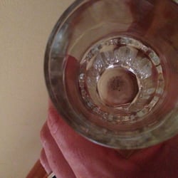 Schüdlbauers - Extrem schmutziges Glas auf dem Zimmer.