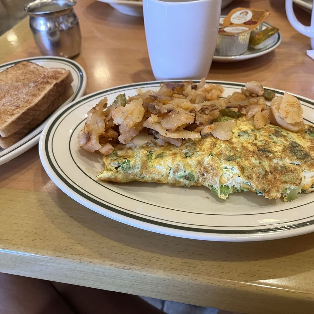 Staten Island Diner - Broccoli and American omelet with hash browns and wheat toast - Diners Near Me - Staten Island, New York Staten Island Diner - Broccoli and American omelet with hash browns and wheat toast - Diners Near Me - Staten Island, New York