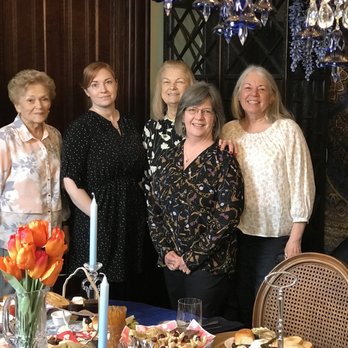 The Pinc Lady Mansion - Our teetotalers , minus our lovely camera man! - Guest Houses Near Me - Eureka, California