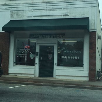 Isabela's Alterations - Front entrance - Sewing & Alterations Near Me - Simpsonville, South Carolina Isabela's Alterations - Front entrance - Sewing & Alterations Near Me - Simpsonville, South Carolina