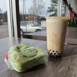 Pandan bread, Yummee milk tea Pandan bread, Yummee milk tea