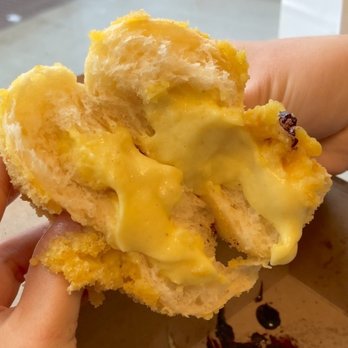 LA LA Bakeshop - Crème brûlée lava bun - Vietnamese Near Me - Toronto, Ontario LA LA Bakeshop - Crème brûlée lava bun - Vietnamese Near Me - Toronto, Ontario