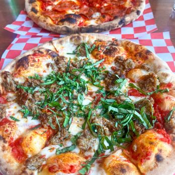 Centro - Salsiccia and Pepperoni Pizza - Breweries Near Me - Tustin, California