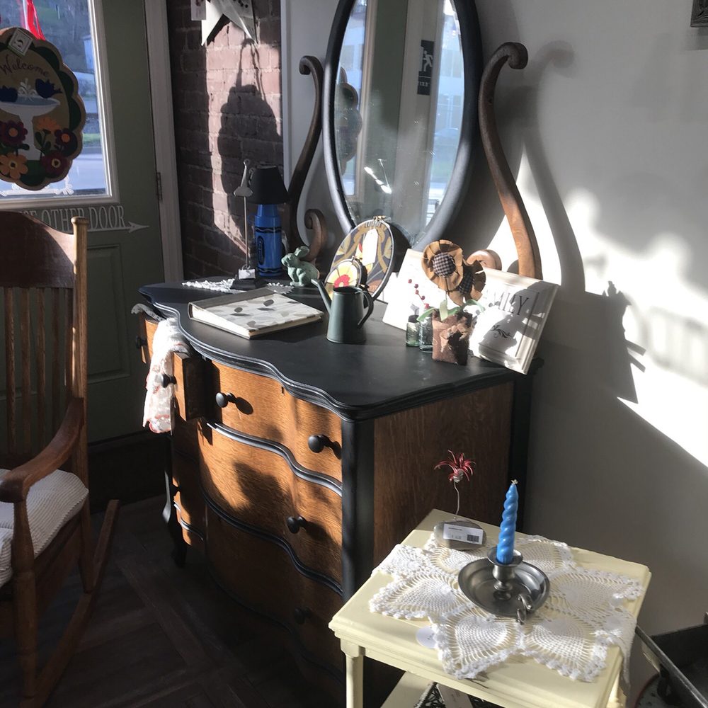 Country Chic Sisters Boutique - Home Decor Near Me - Carnegie, Pennsylvania Country Chic Sisters Boutique - Home Decor Near Me - Carnegie, Pennsylvania