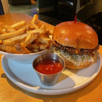 26 Beach Restaurant - Veggie Burger - New American Near Me - Venice, California 26 Beach Restaurant - Veggie Burger - New American Near Me - Venice, California