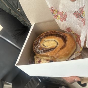 Gibson's Donuts - Cinnamon Roll - Donuts Near Me - Memphis, Tennessee