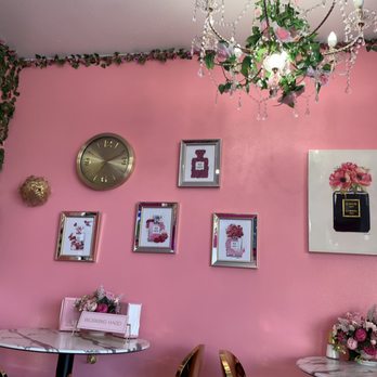 LE COCO - Wall seating area. - Desserts Near Me - Downey, California LE COCO - Wall seating area. - Desserts Near Me - Downey, California