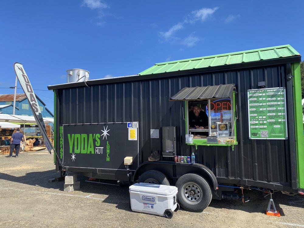 Yoda’s Hut Logo