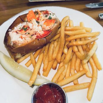 Bluewater Grill - Lobster roll - Seafood Near Me - Santa Barbara, California Bluewater Grill - Lobster roll - Seafood Near Me - Santa Barbara, California