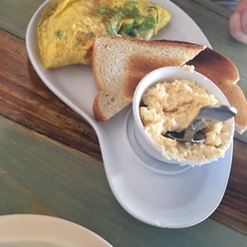 Two Chicks Cafe - Omelette with cheese grits - Breakfast & Brunch Near Me - New Orleans, Louisiana Two Chicks Cafe - Omelette with cheese grits - Breakfast & Brunch Near Me - New Orleans, Louisiana