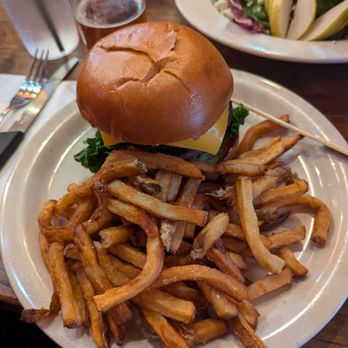 Offshore Ale - Tavern Burger - Breweries Near Me - Oak Bluffs, Massachusetts Offshore Ale - Tavern Burger - Breweries Near Me - Oak Bluffs, Massachusetts
