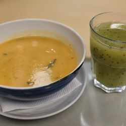 Cafetaria do Museu da Gulbenkian - Soup du jour and fresh kiwi juice