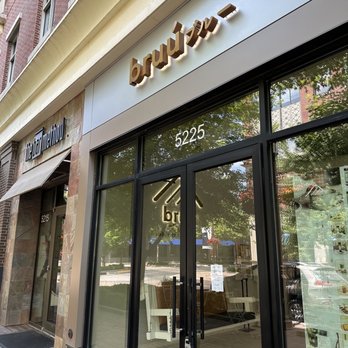 Bruu Cafe - Outside - Bubble Tea Near Me - Overland Park, Kansas