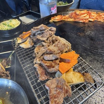 Pigya - After they grill the meats they place it on this rack - Korean Near Me - Los Angeles, California
