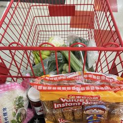 Hoa Binh Supermarket - Still some good products...