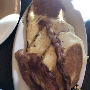 Maple Leaf Diner - Pancakes & bacon - Diners Near Me - Londonderry, Vermont
