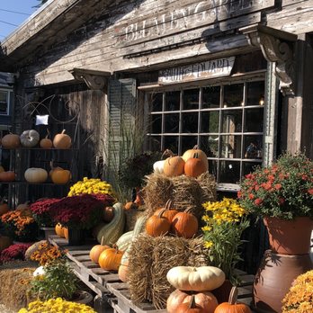 Blumen Gardens - Nurseries & Gardening Near Me - Sycamore, Illinois