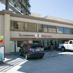 7-Eleven - Entrances to large parking lot on both Ventura Blvd and Orion Ave