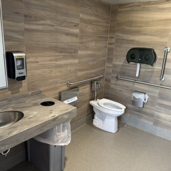 Love's RV Stop - Clean, clean private bathrooms for RV'ers staying here. - RV Parks Near Me - Cordele, Georgia