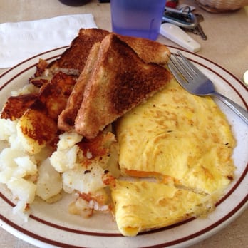 Kleifelds Restaurant - Cheese omelet with home fries and wheat toast.  $4.59 perfect inexpensive food. - Diners Near Me - Willoughby, Ohio