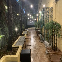 Beviamo - Nice alley sitting