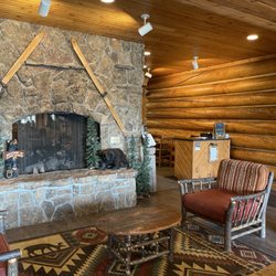 Headwaters Lodge & Cabins at Flagg Ranch