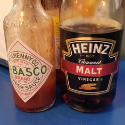 Table condiments on point