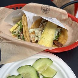 Adobada tacos with cucumbers and lime Adobada tacos with cucumbers and lime
