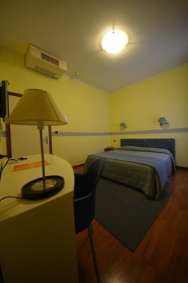 Hotel University by null